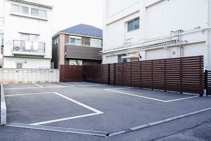 駐車場（クリニック奥）